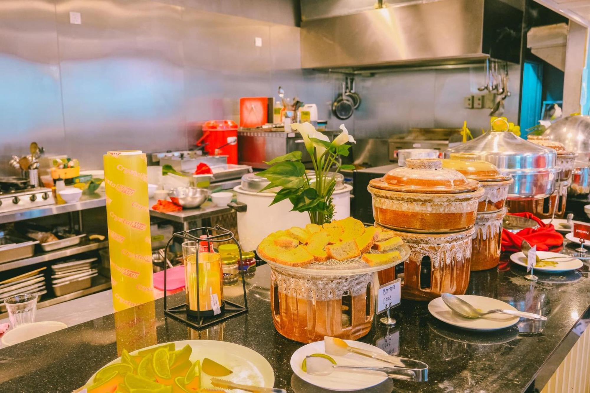 Travelodge Chinatown Hotel 4*