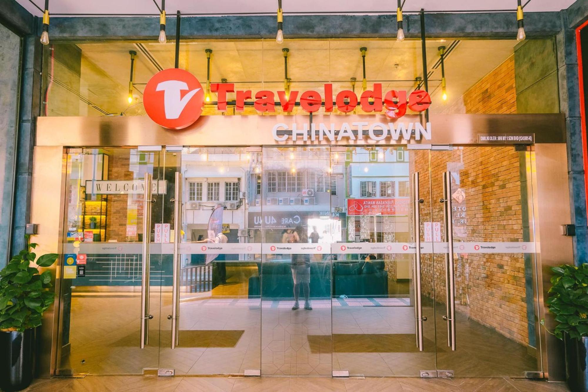 Travelodge Chinatown Hotel 4*