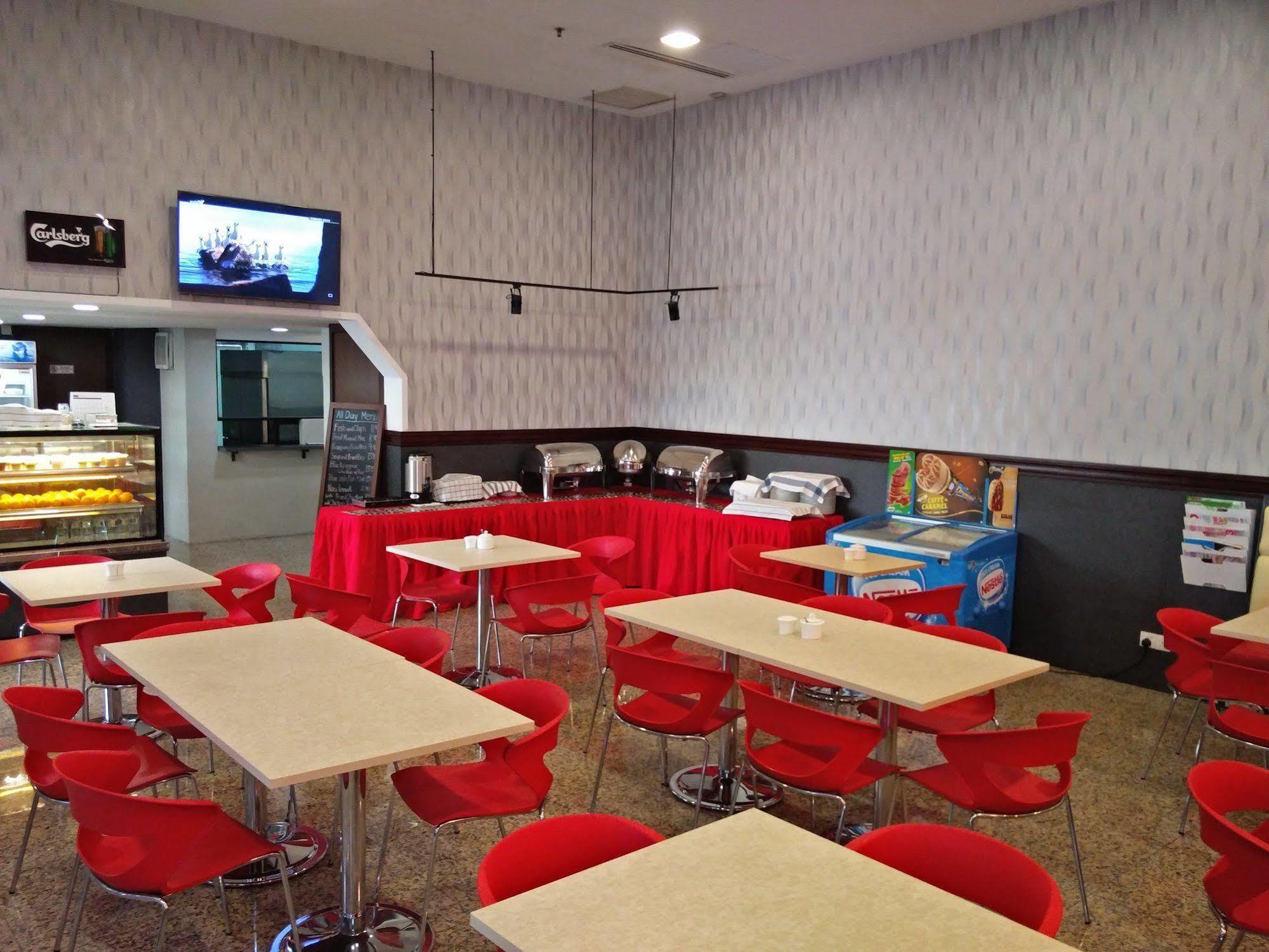 Travelodge Chinatown Hotel 4*